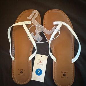 Shade & Shore Brown and White Sandals for Casual Comfort